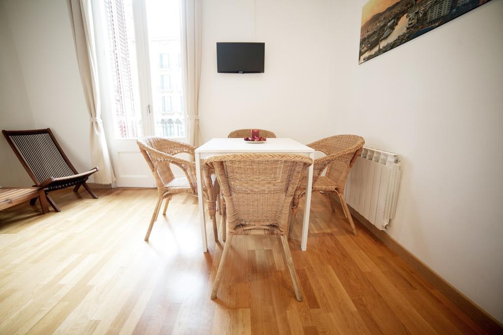 Apartment In Plaza Catalunya Barcelona Room photo